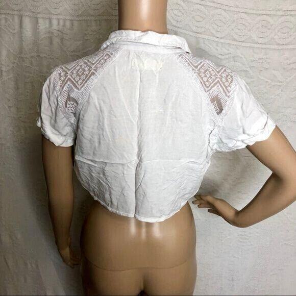 Hollister White Cropped Button Down Shirt - Picture 3 of 6